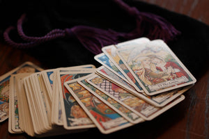 Pleine lune, nouvelle lune : le petit rituel de tarot qui aide à y voir clair