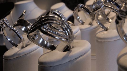 Les avantages méconnus des bijoux en acier inoxydable