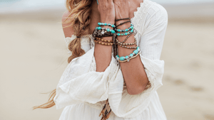 Bleu turquoise: les bracelets qui font sensation cet été !