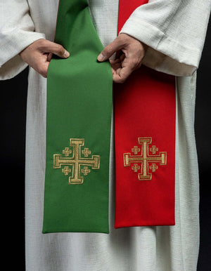 Chasuble sacerdotale avec broderie personnalisée : L'option de création unique