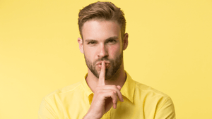 10 signes qu'un homme verseau est amoureux de vous en secret