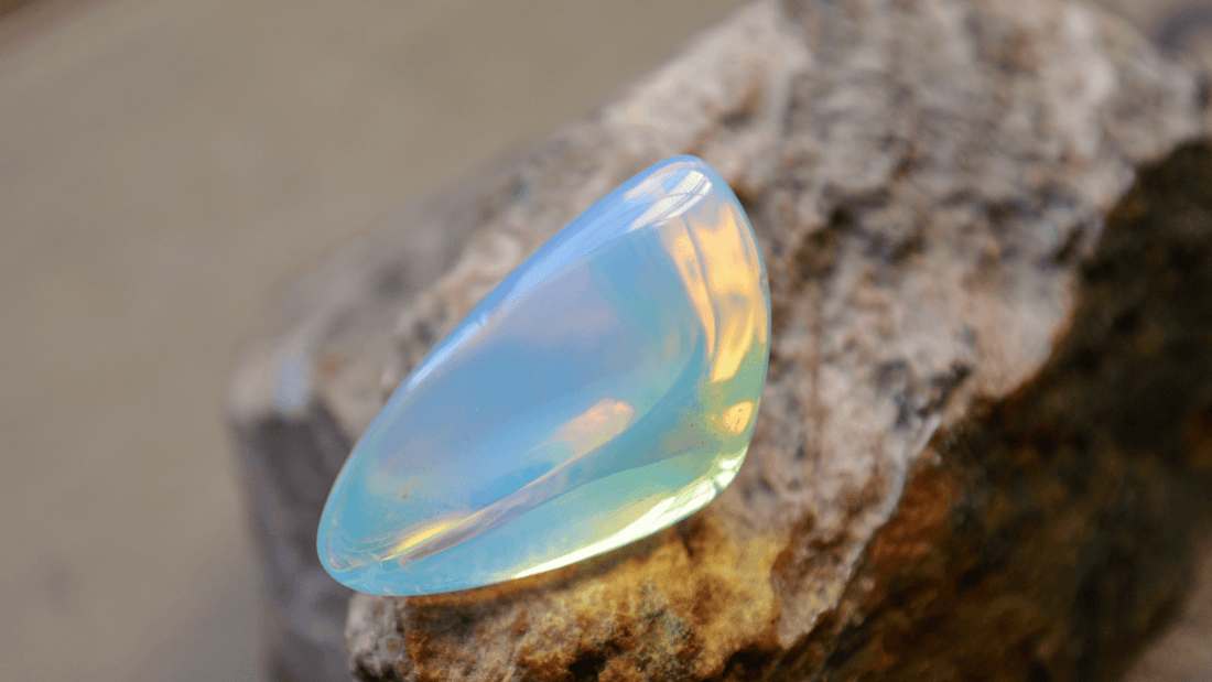 Opaline pierre: bienfaits et propriétés