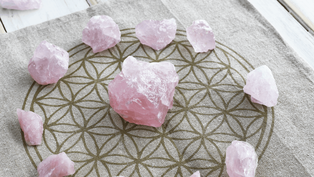 Pierres précieuses roses: noms des pierres, bienfaits, entretien