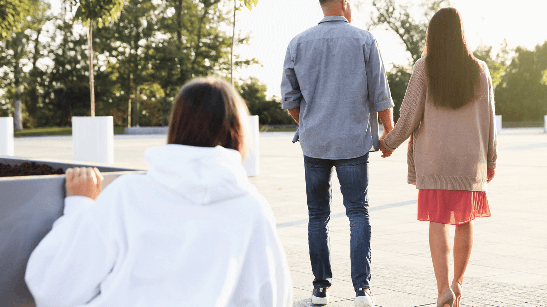 Pourquoi mon ex me recontacte alors qu'il est en couple?