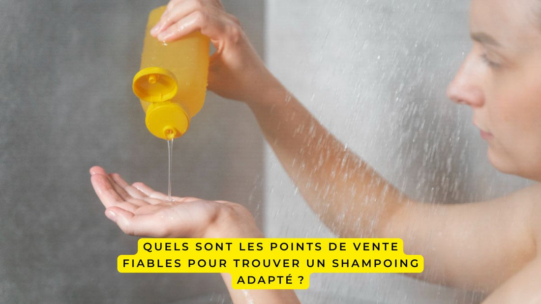 Femme sous la douche versant du shampoing liquide jaune dans sa main avec la question : quels sont les points de vente fiables pour trouver un shampoing adapté ?